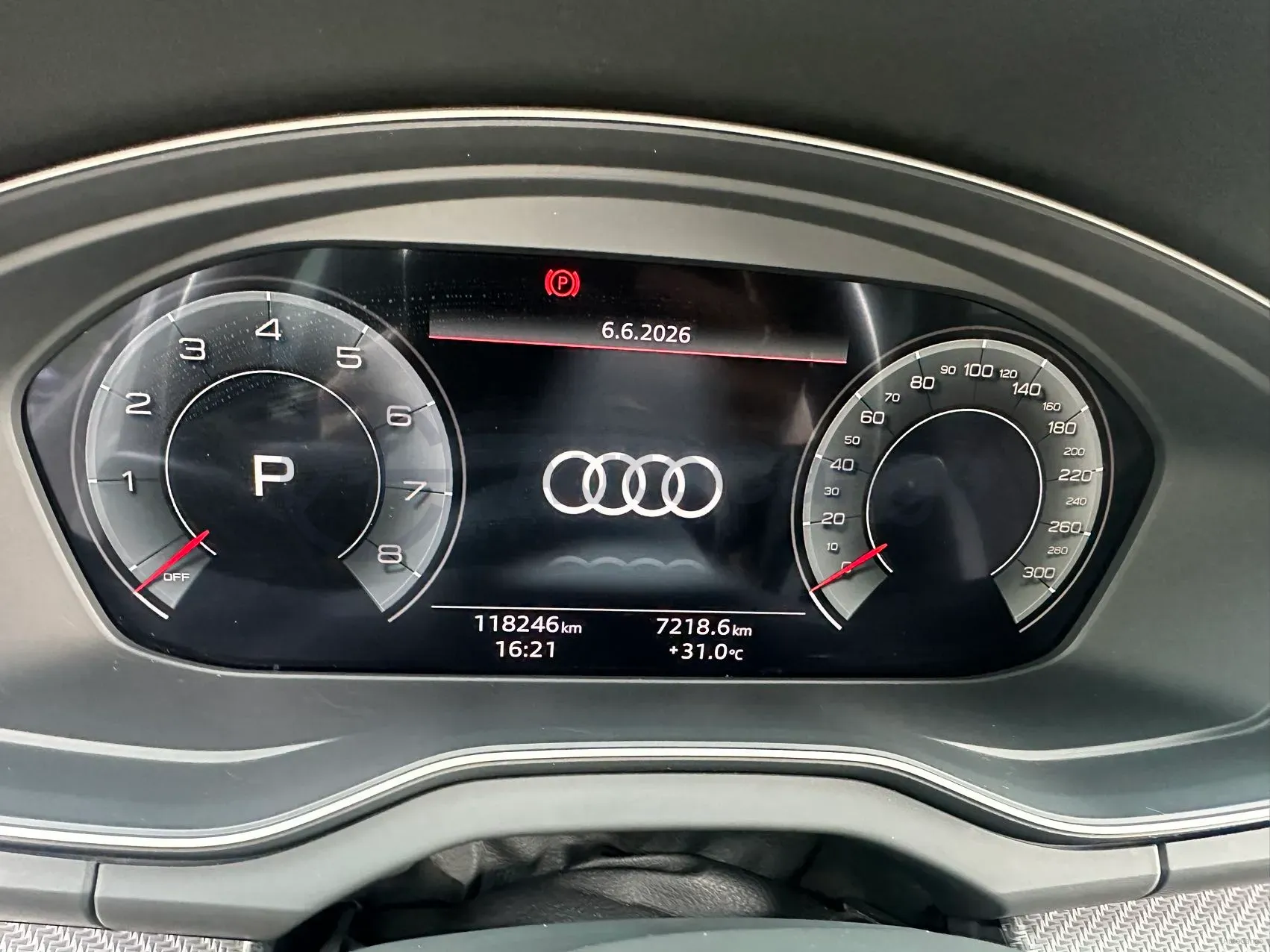 2021 Audi Q5L 2.0T 190HP L4 7DCT,autocango,china used car exporter,china ev exporter,chinese used car exporter,chinese used ev exporter