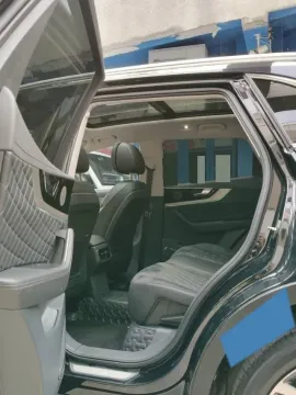 2022 HongQi HS5 2.0T 224HP L4 6AT