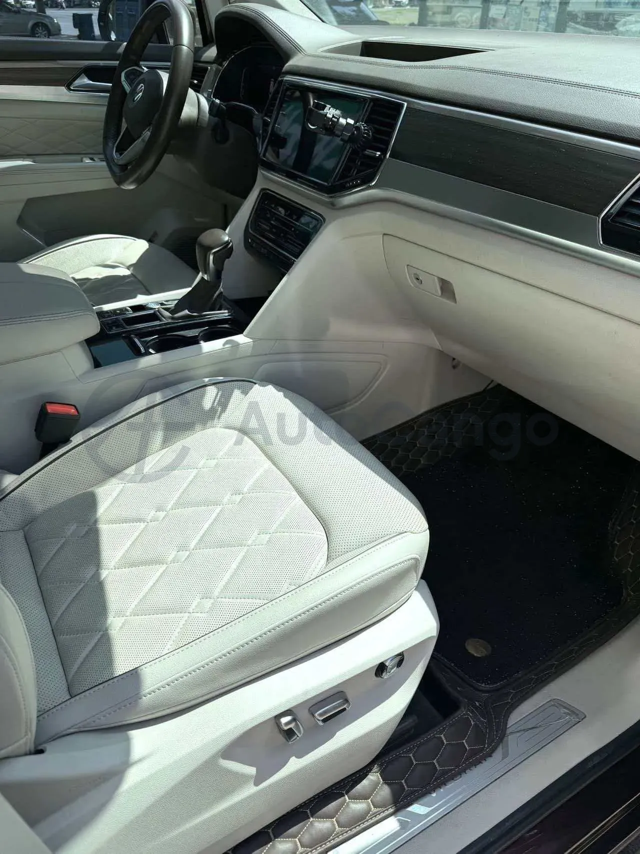 2020 Volkswagen Viloran 2.0T 220HP L4 7DCT,autocango,china used car exporter,china ev exporter,chinese used car exporter,chinese used ev exporter