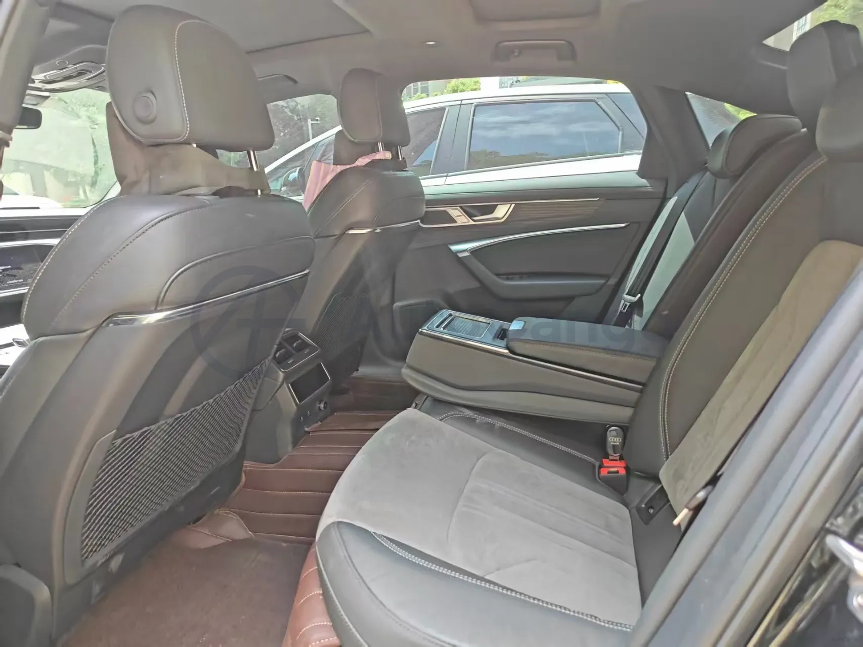 2024 Audi A6L 2.0T 245HP L4 7DCT,autocango,china used car exporter,china ev exporter,chinese used car exporter,chinese used ev exporter