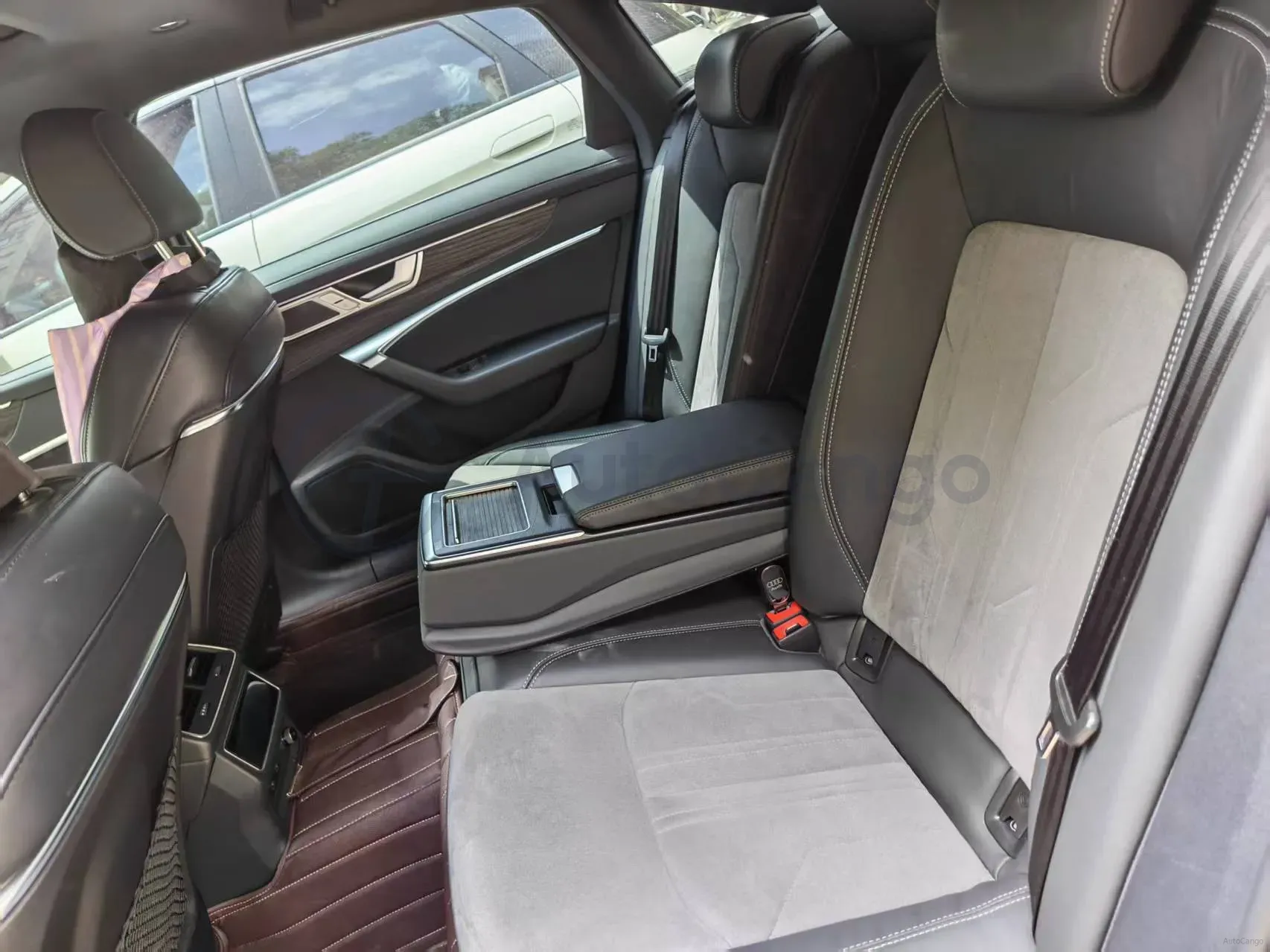 2024 Audi A6L 2.0T 245HP L4 7DCT,autocango,china used car exporter,china ev exporter,chinese used car exporter,chinese used ev exporter