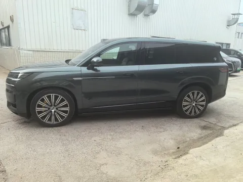 2025 Denza DenzaN9 2.0T 207HP L4 E-CVT PHEV