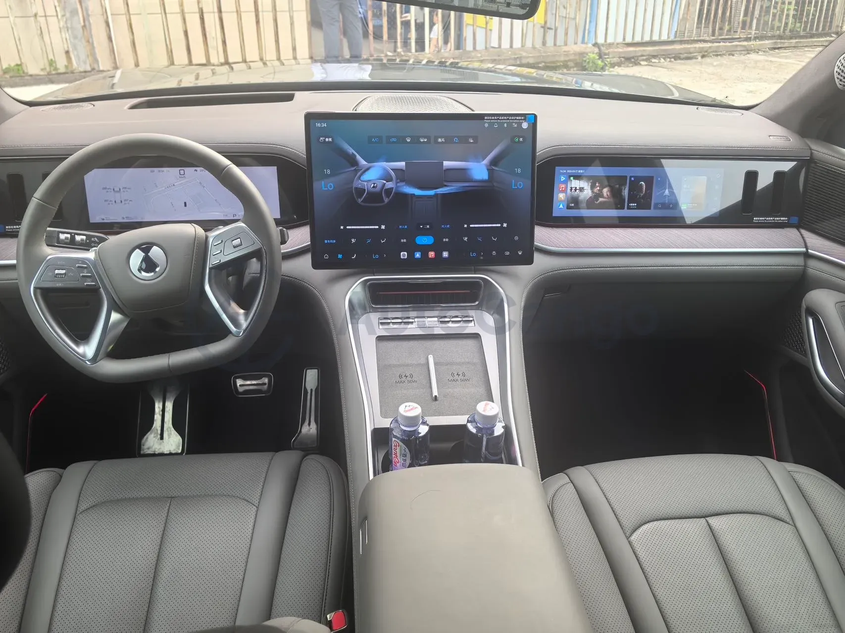 2025 Denza DenzaN9 2.0T 207HP L4 E-CVT PHEV,autocango,china used car exporter,china ev exporter,chinese used car exporter,chinese used ev exporter