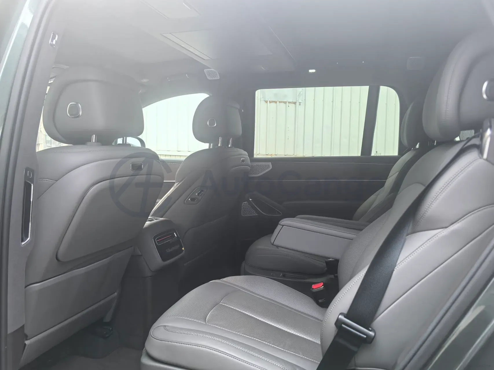 2025 Denza DenzaN9 2.0T 207HP L4 E-CVT PHEV,autocango,china used car exporter,china ev exporter,chinese used car exporter,chinese used ev exporter