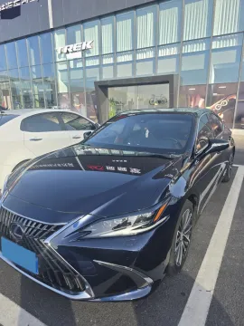 2021 LEXUS ES,autocango,china used car exporter,china ev exporter,chinese used car exporter,chinese used ev exporter