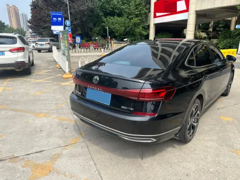 2024 Volkswagen Passat 2.0T 220HP L4 7DCT