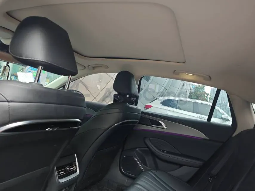 2023 HongQi H5 2.0T 224HP L4 8AT,autocango,china used car exporter,china ev exporter,chinese used car exporter,chinese used ev exporter