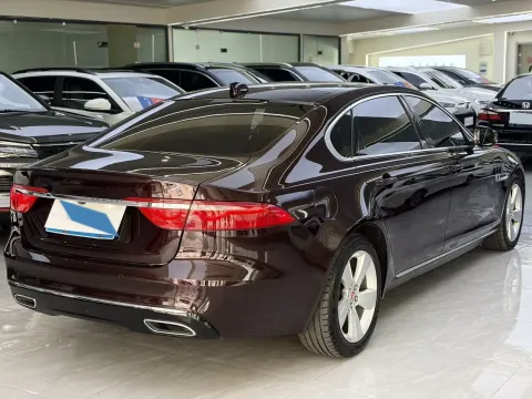 2021 Jaguar XFL 2.0T 200HP L4 8AT