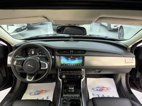 2021 Jaguar XFL 2.0T 200HP L4 8AT