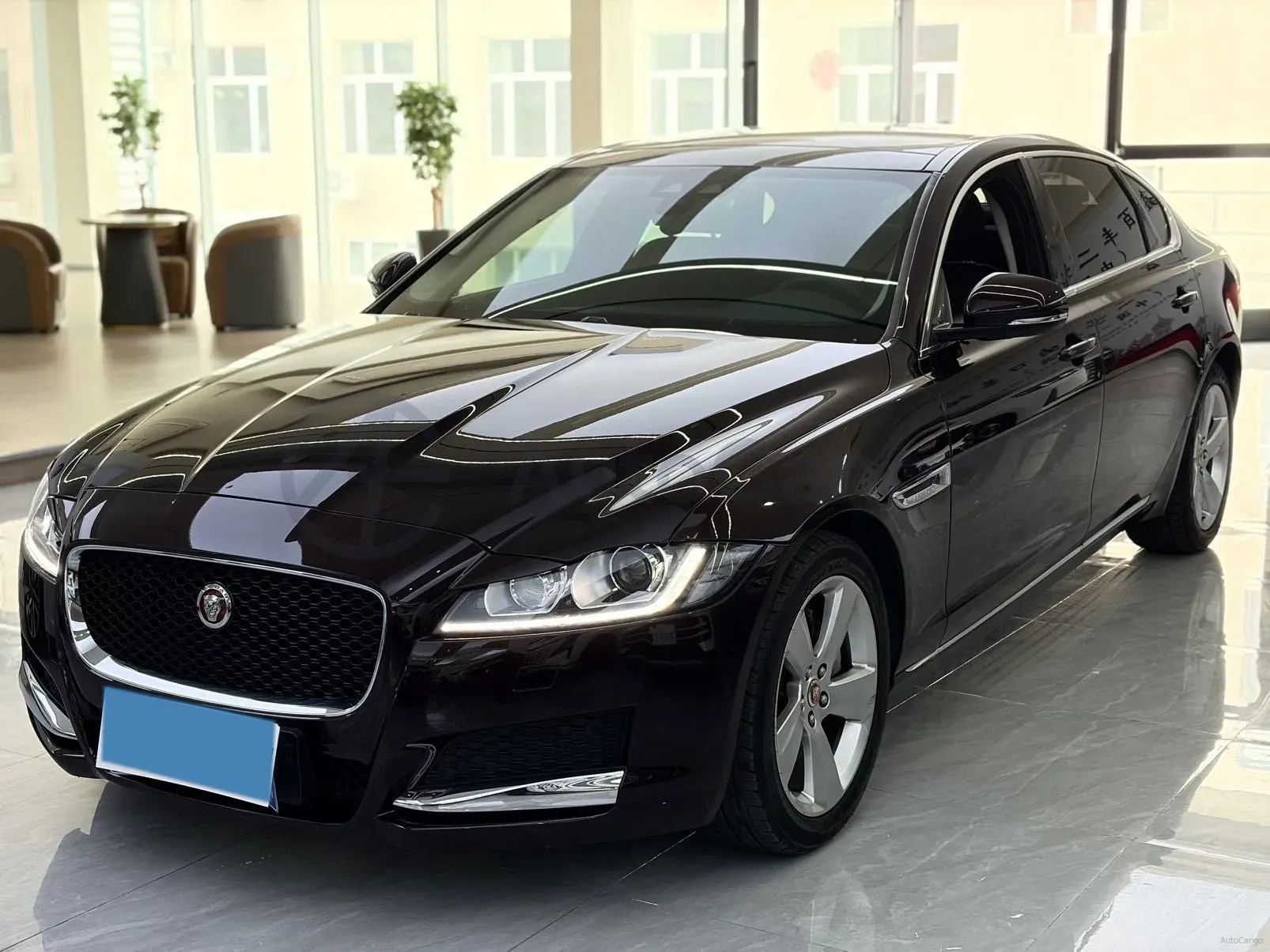 2021 Jaguar XFL 2.0T 200HP L4 8AT,autocango,china used car exporter,china ev exporter,chinese used car exporter,chinese used ev exporter