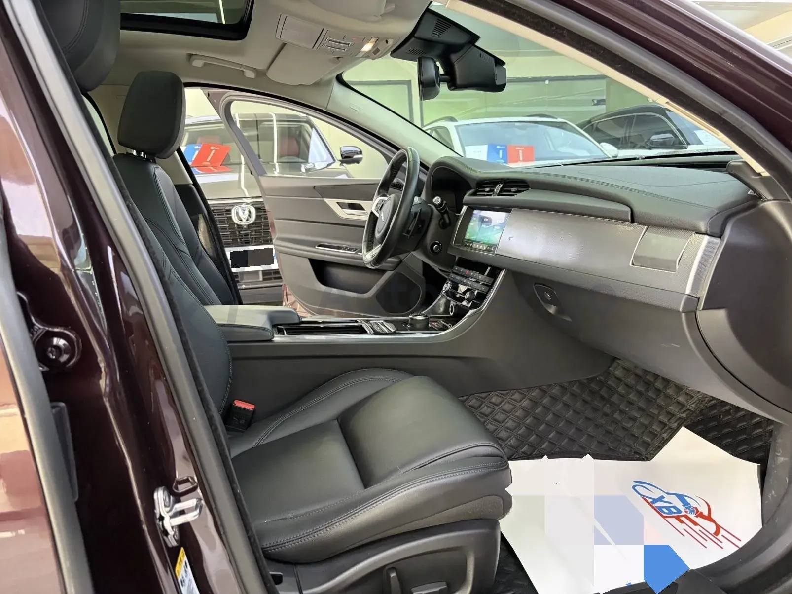 2021 Jaguar XFL 2.0T 200HP L4 8AT,autocango,china used car exporter,china ev exporter,chinese used car exporter,chinese used ev exporter