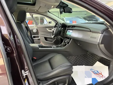 2021 Jaguar XFL 2.0T 200HP L4 8AT