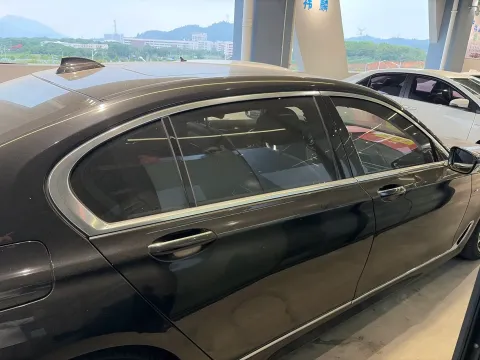 2022 BMW 5 Series 2.0T 252HP L4 8AT