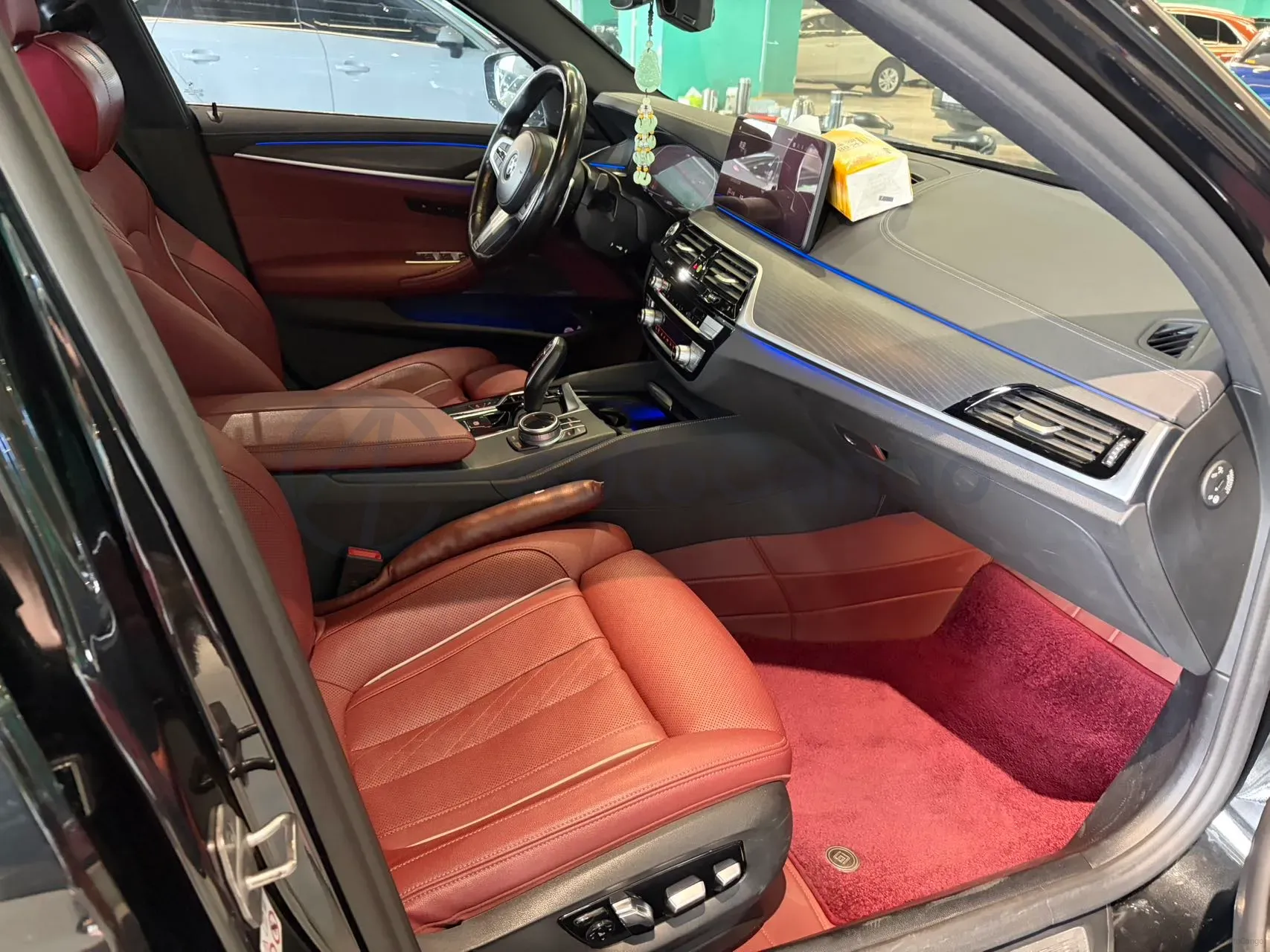 2022 BMW 5 Series 2.0T 252HP L4 8AT,autocango,china used car exporter,china ev exporter,chinese used car exporter,chinese used ev exporter