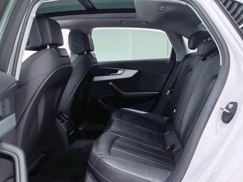 2022 Audi A4L 2.0T 190HP L4 7DCT