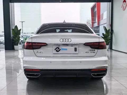 2022 Audi A4L 2.0T 190HP L4 7DCT