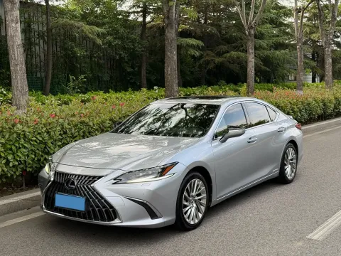 2021 LEXUS ES,autocango,china used car exporter,china ev exporter,chinese used car exporter,chinese used ev exporter