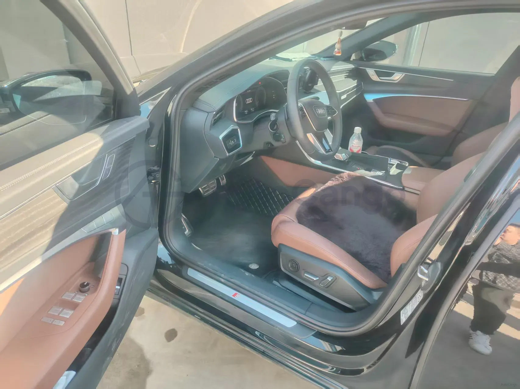 2025 Audi A6L 2.0T 245HP L4 7DCT,autocango,china used car exporter,china ev exporter,chinese used car exporter,chinese used ev exporter