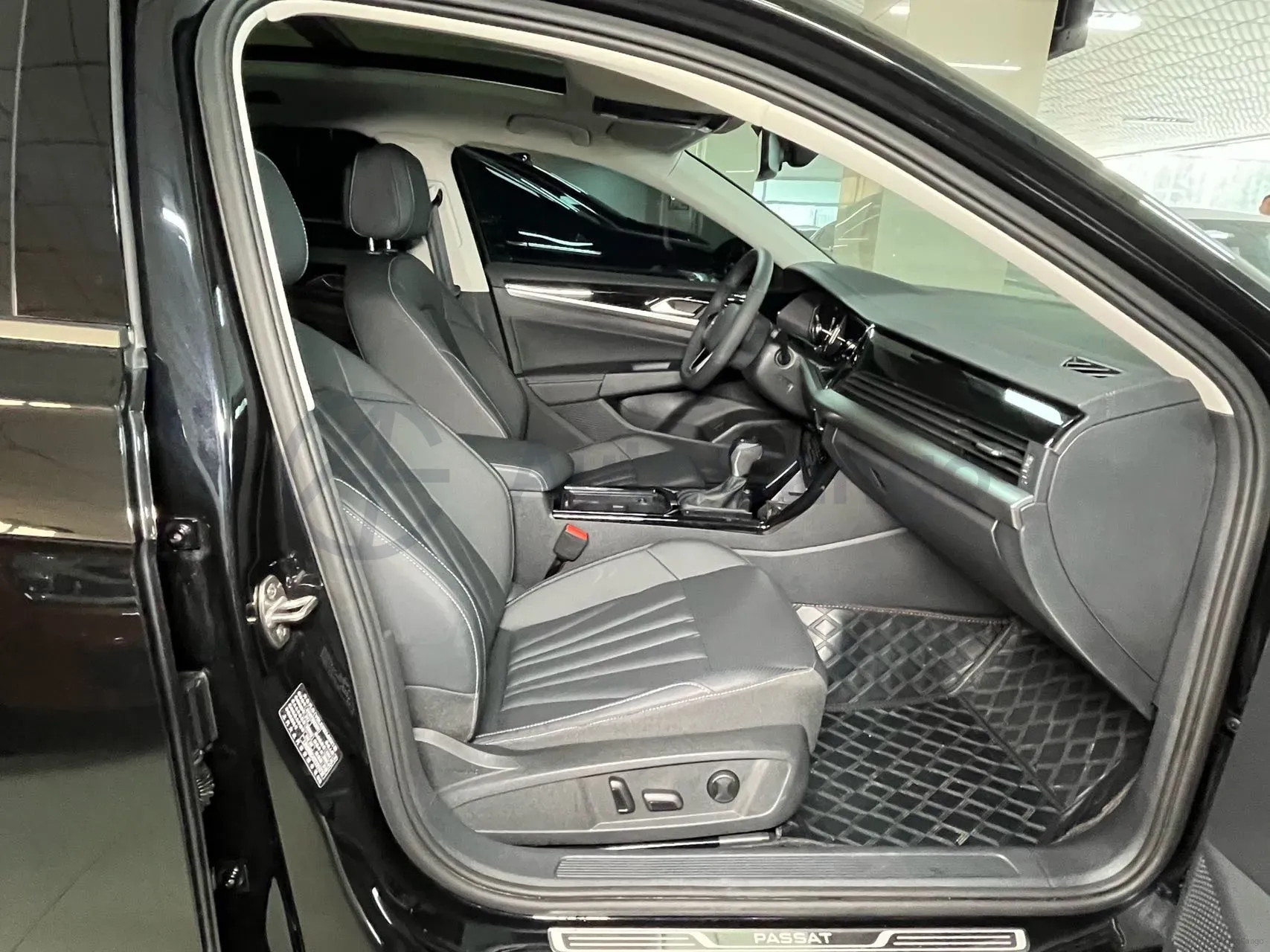 2026 Volkswagen Passat 2.0T 220HP L4 7DCT,autocango,china used car exporter,china ev exporter,chinese used car exporter,chinese used ev exporter