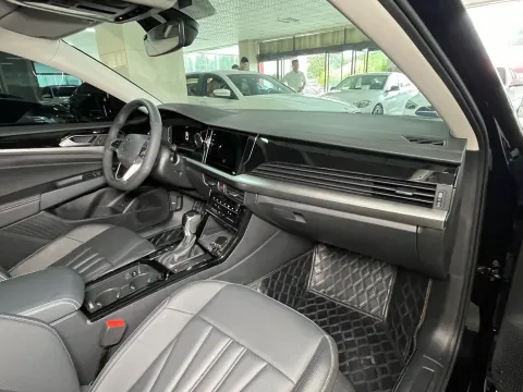 2026 Volkswagen Passat 2.0T 220HP L4 7DCT
