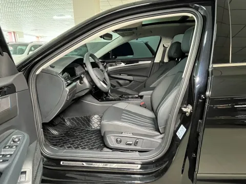 2026 Volkswagen Passat 2.0T 220HP L4 7DCT
