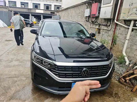 2023 Volkswagen Passat 2.0T 186HP L4 7DCT