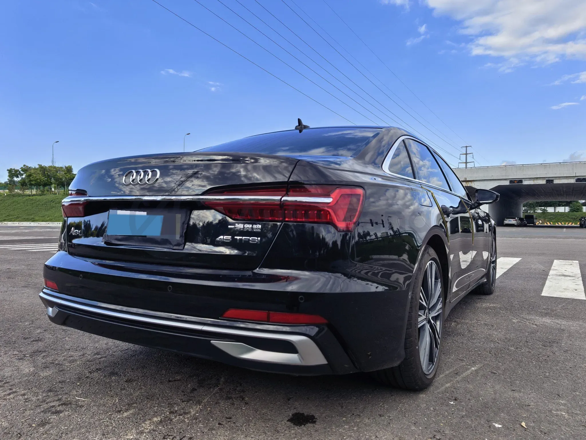 2025 Audi A6L 2.0T 245HP L4 7DCT,autocango,china used car exporter,china ev exporter,chinese used car exporter,chinese used ev exporter