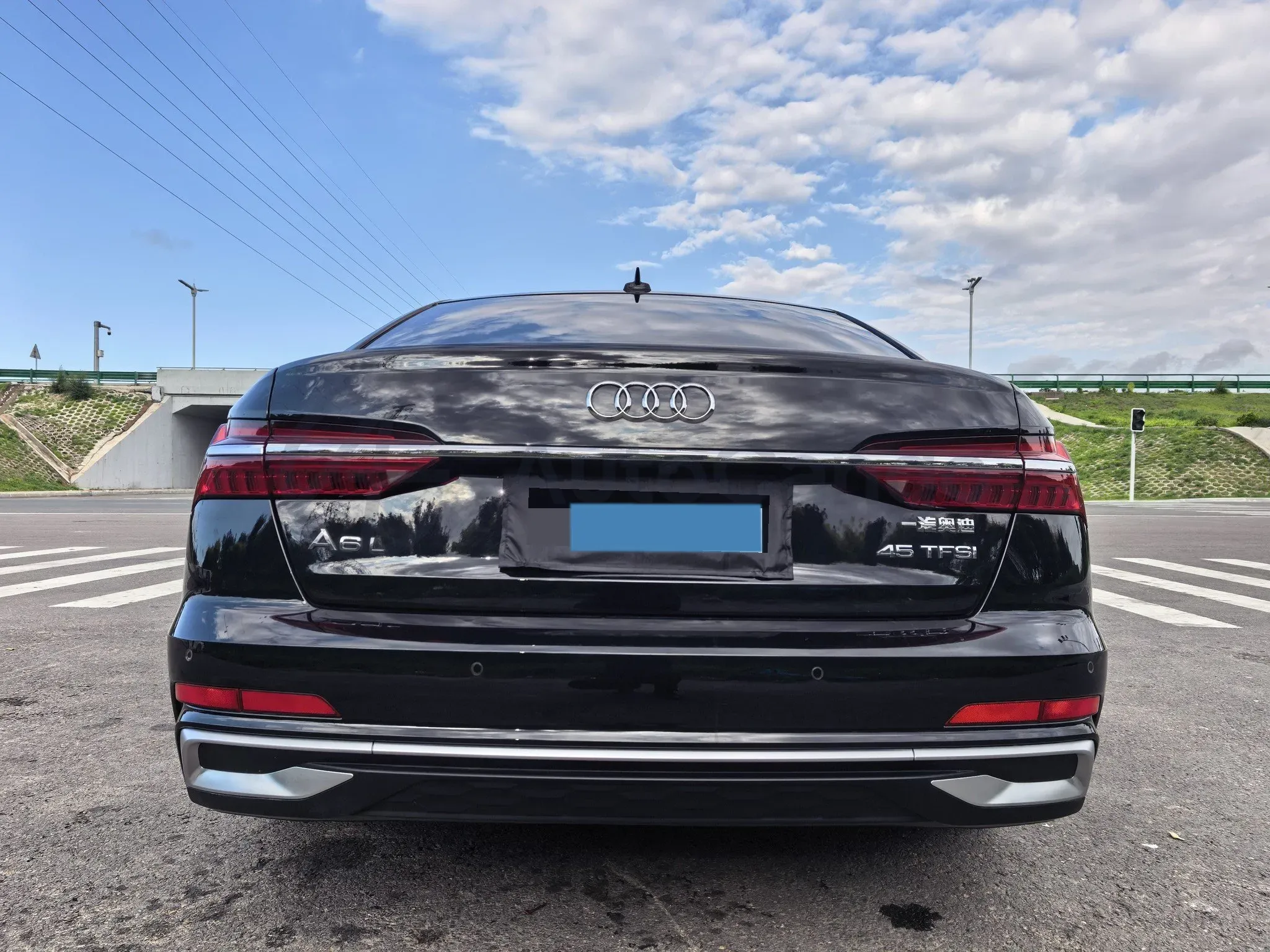 2025 Audi A6L 2.0T 245HP L4 7DCT,autocango,china used car exporter,china ev exporter,chinese used car exporter,chinese used ev exporter