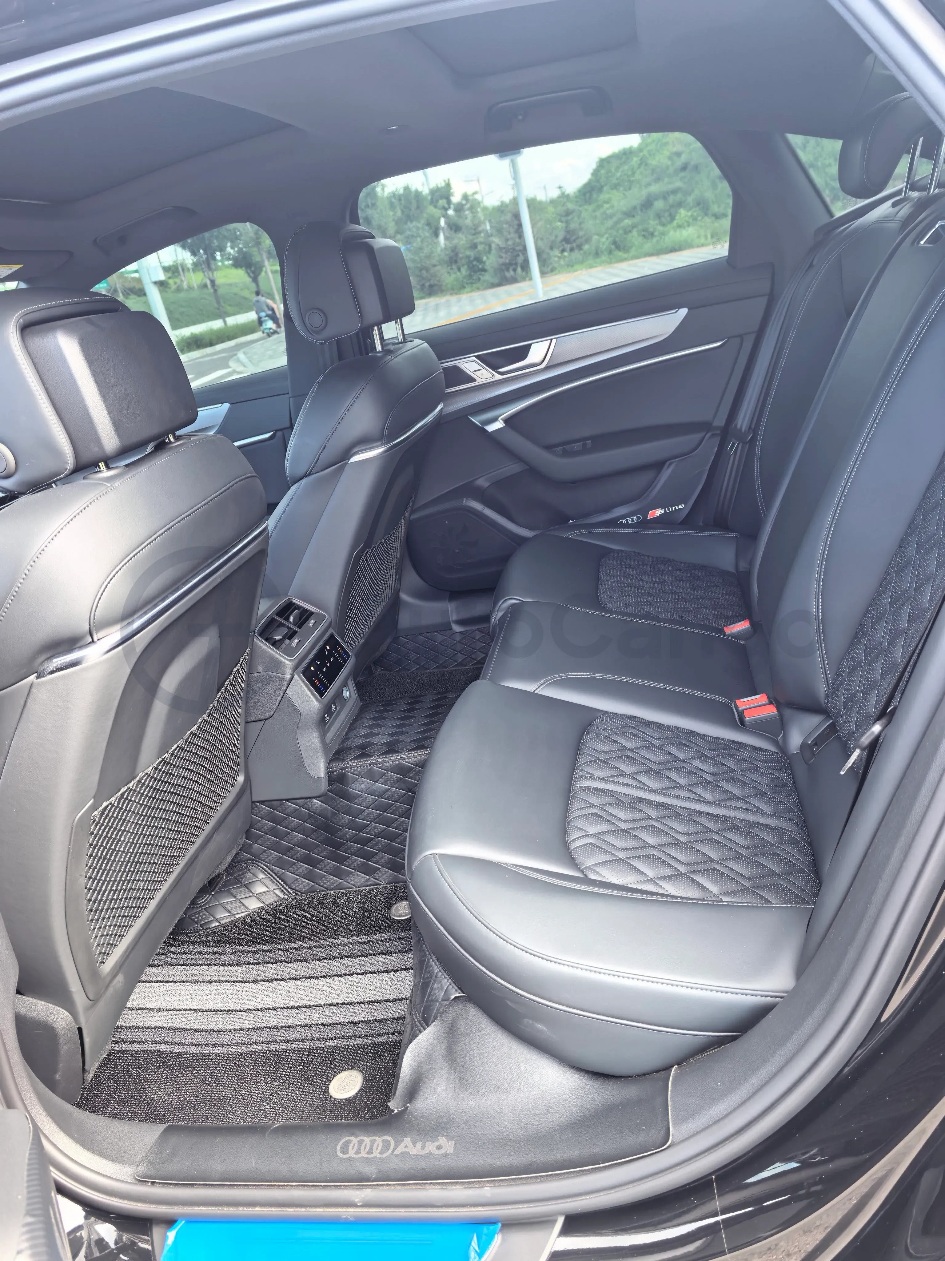 2025 Audi A6L 2.0T 245HP L4 7DCT,autocango,china used car exporter,china ev exporter,chinese used car exporter,chinese used ev exporter