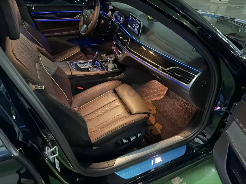 2021 BMW 7 Series 2.0T 265HP L4 8AT,autocango,china used car exporter,china ev exporter,chinese used car exporter,chinese used ev exporter