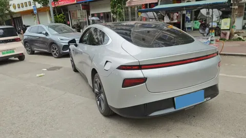 2022 Xpeng P7 BEV 83.1KWH