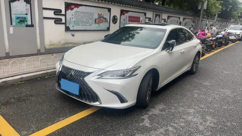 2024 LEXUS ES,autocango,china used car exporter,china ev exporter,chinese used car exporter,chinese used ev exporter
