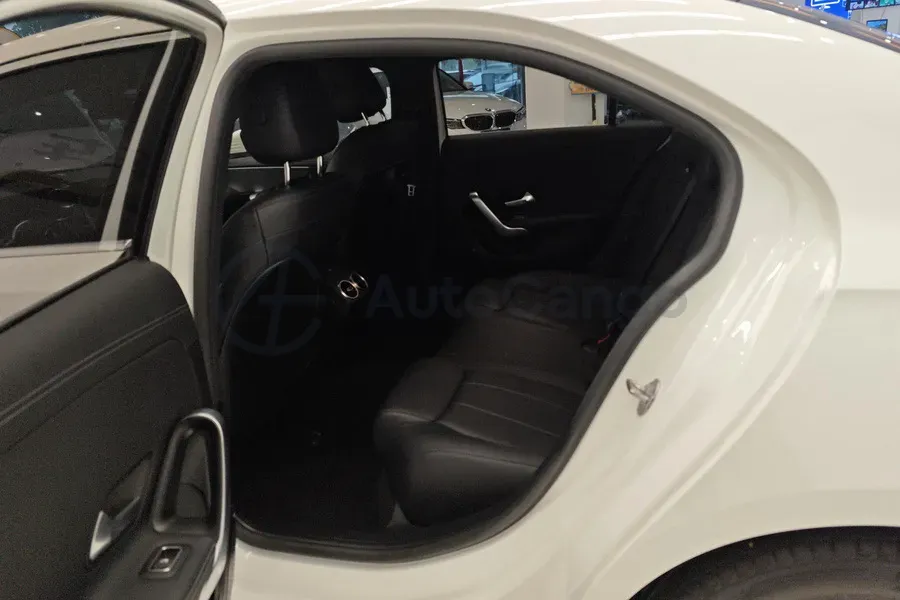 2021 Mercedes-Benz A Class 1.3T 136HP L4 7DCT,autocango,china used car exporter,china ev exporter,chinese used car exporter,chinese used ev exporter