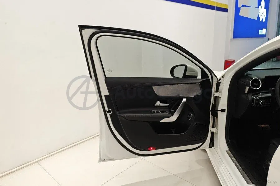 2021 Mercedes-Benz A Class 1.3T 136HP L4 7DCT,autocango,china used car exporter,china ev exporter,chinese used car exporter,chinese used ev exporter