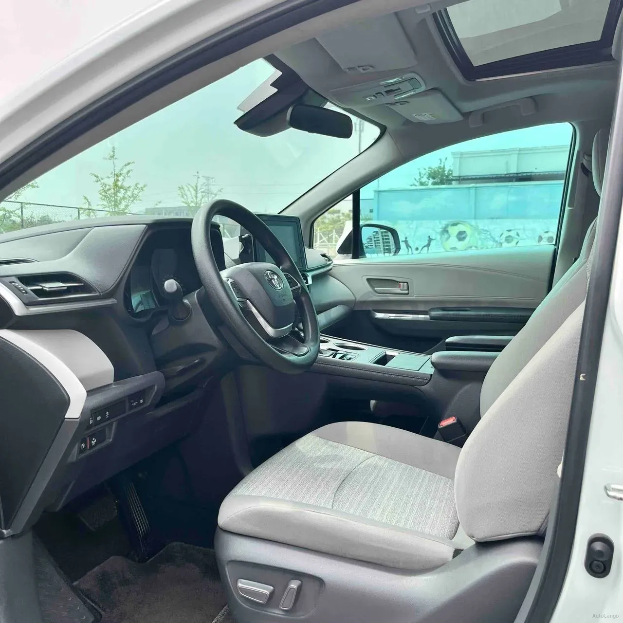 2023 Toyota Sienna 2.5L 189HP L4 E-CVT Hybrid,autocango,china used car exporter,china ev exporter,chinese used car exporter,chinese used ev exporter