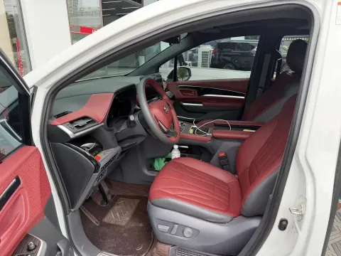 2024 Toyota Granvia 2.5L 189HP L4 E-CVT Hybrid