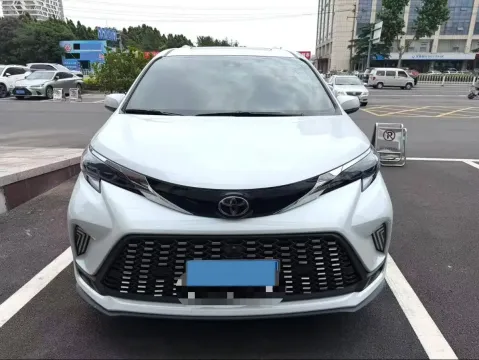 2024 Toyota Granvia 2.5L 189HP L4 E-CVT Hybrid