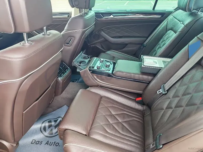 2021 Volkswagen Phideon 2.0T 224HP L4 7DCT,autocango,china used car exporter,china ev exporter,chinese used car exporter,chinese used ev exporter
