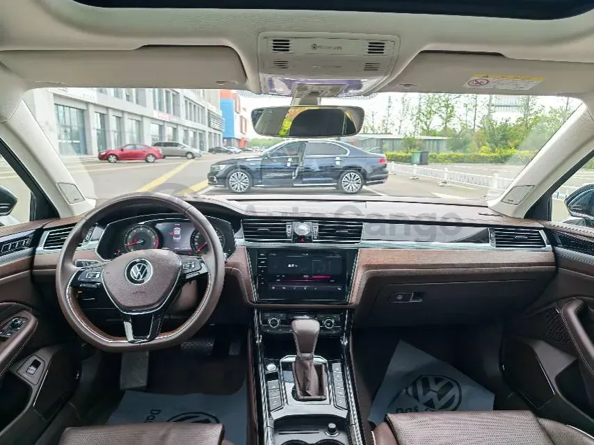 2021 Volkswagen Phideon 2.0T 224HP L4 7DCT,autocango,china used car exporter,china ev exporter,chinese used car exporter,chinese used ev exporter