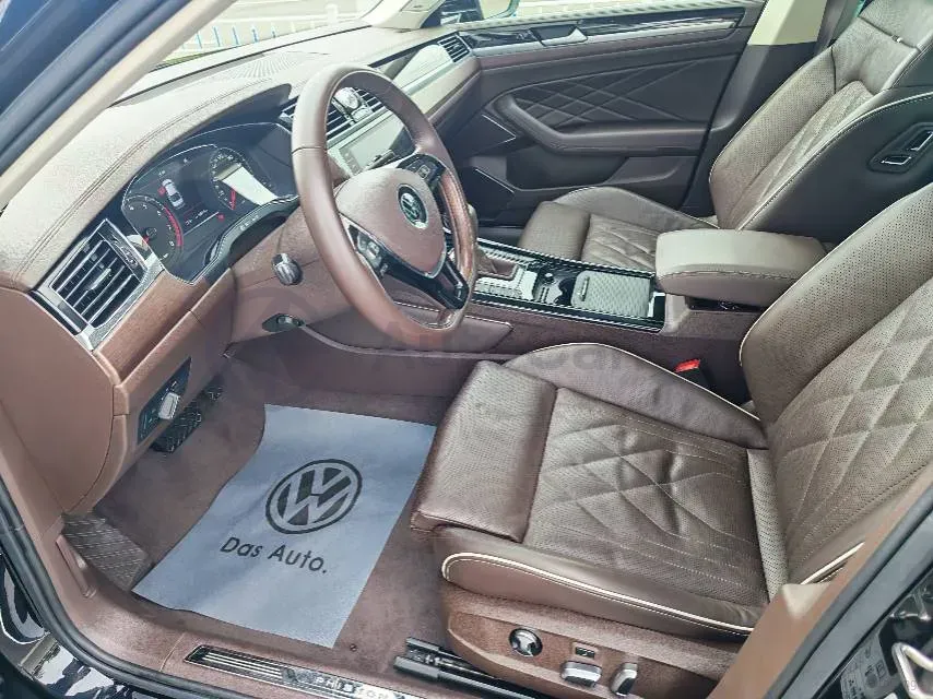 2021 Volkswagen Phideon 2.0T 224HP L4 7DCT,autocango,china used car exporter,china ev exporter,chinese used car exporter,chinese used ev exporter