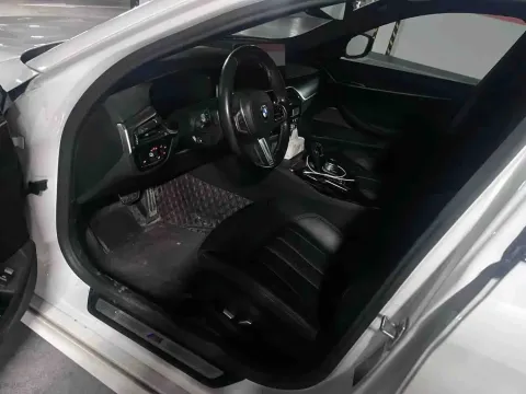 2022 BMW 5 Series 2.0T 252HP L4 8AT
