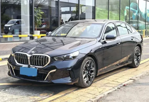 2025 BMW 5 SERIES,autocango,china used car exporter,china ev exporter,chinese used car exporter,chinese used ev exporter