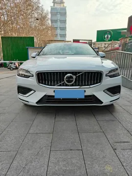 2026 Volvo S60 2.0T 197HP L4 7DCT