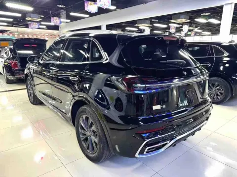 2023 HongQi HS5 2.0T 252HP L4 8AT