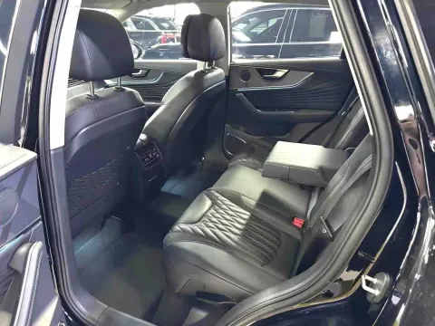 2023 HongQi HS5 2.0T 252HP L4 8AT