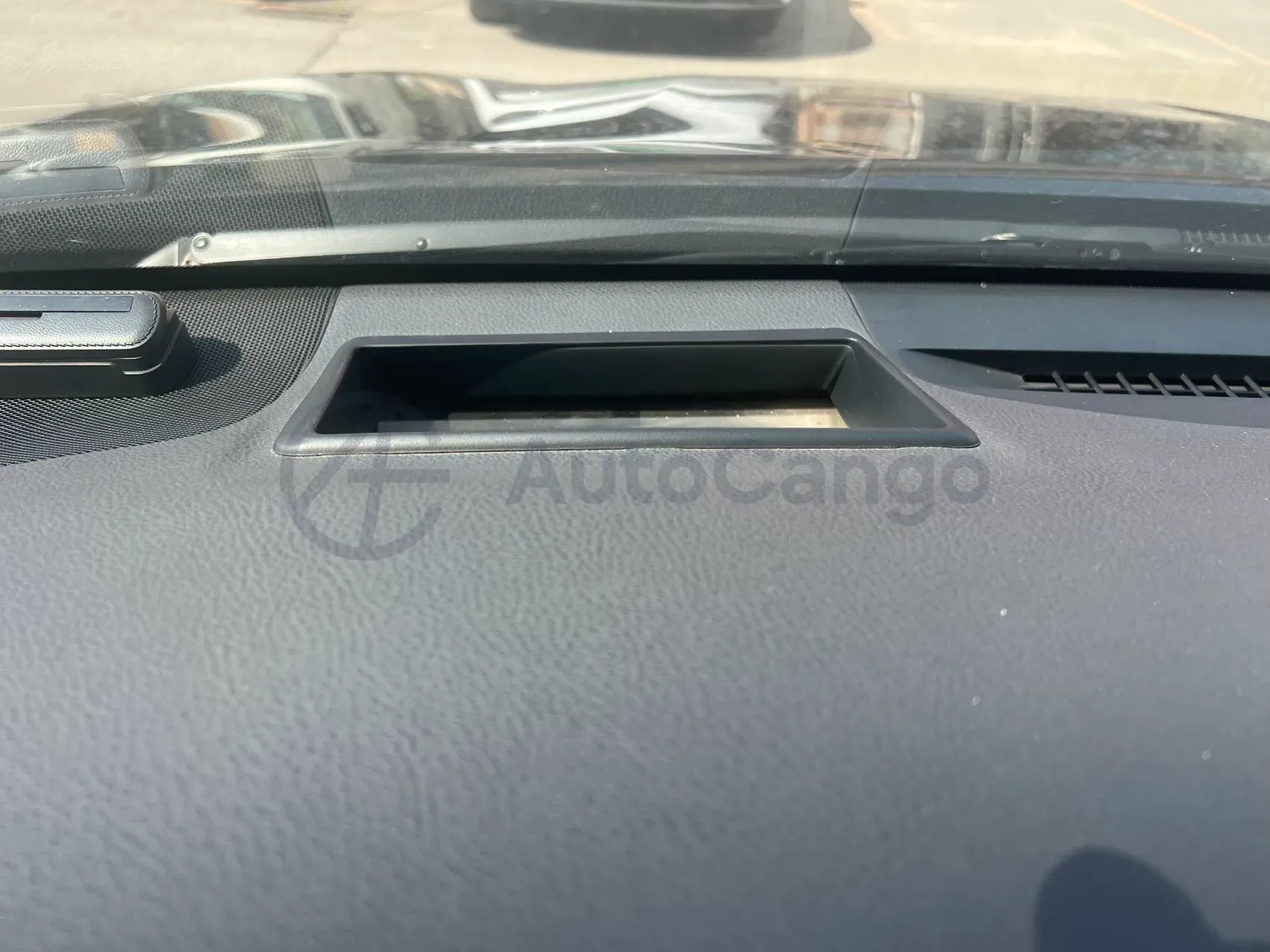 2021 Toyota Camry 2.5L 209HP L4 8AT,autocango,china used car exporter,china ev exporter,chinese used car exporter,chinese used ev exporter