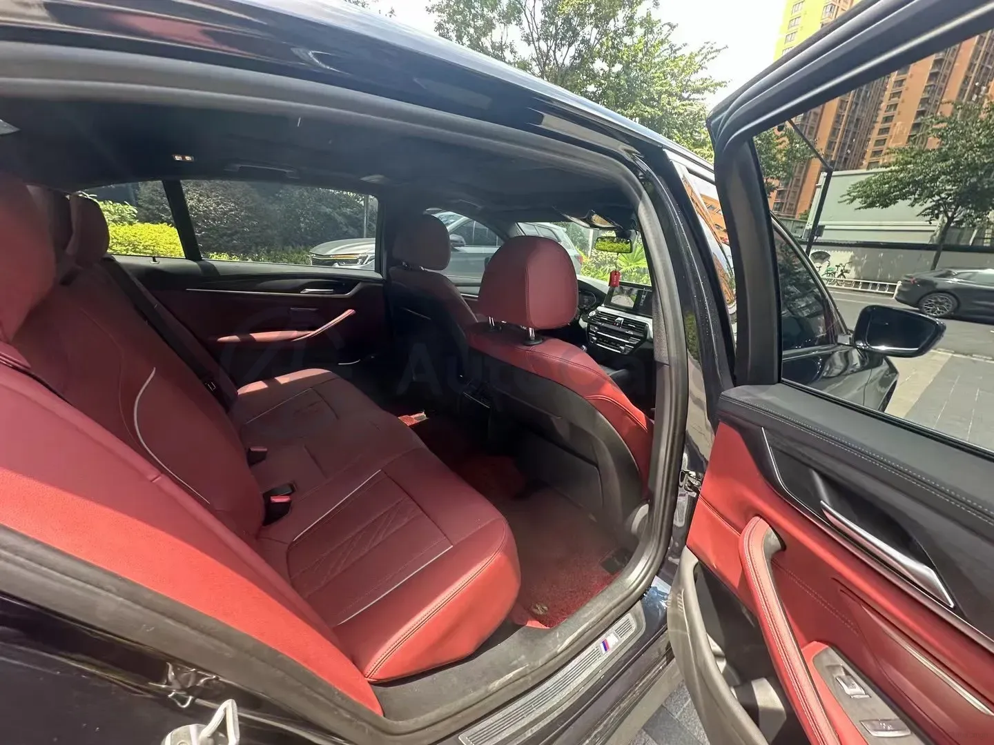 2022 BMW 5 Series 2.0T 252HP L4 8AT,autocango,china used car exporter,china ev exporter,chinese used car exporter,chinese used ev exporter
