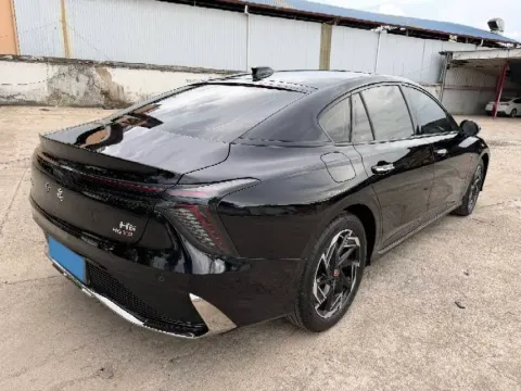 2024 HongQi H6 2.0T 252HP L4 8AT