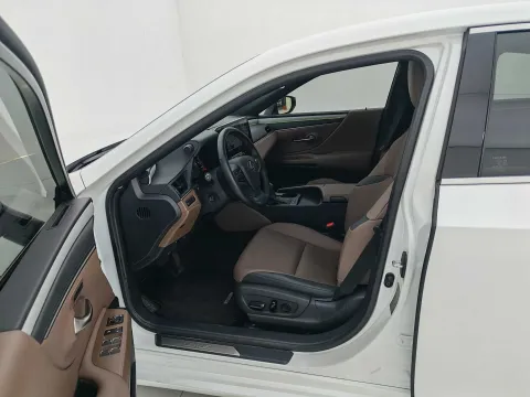 2025 Lexus ES 2.0L 173HP L4 CVT,autocango,china used car exporter,china ev exporter,chinese used car exporter,chinese used ev exporter