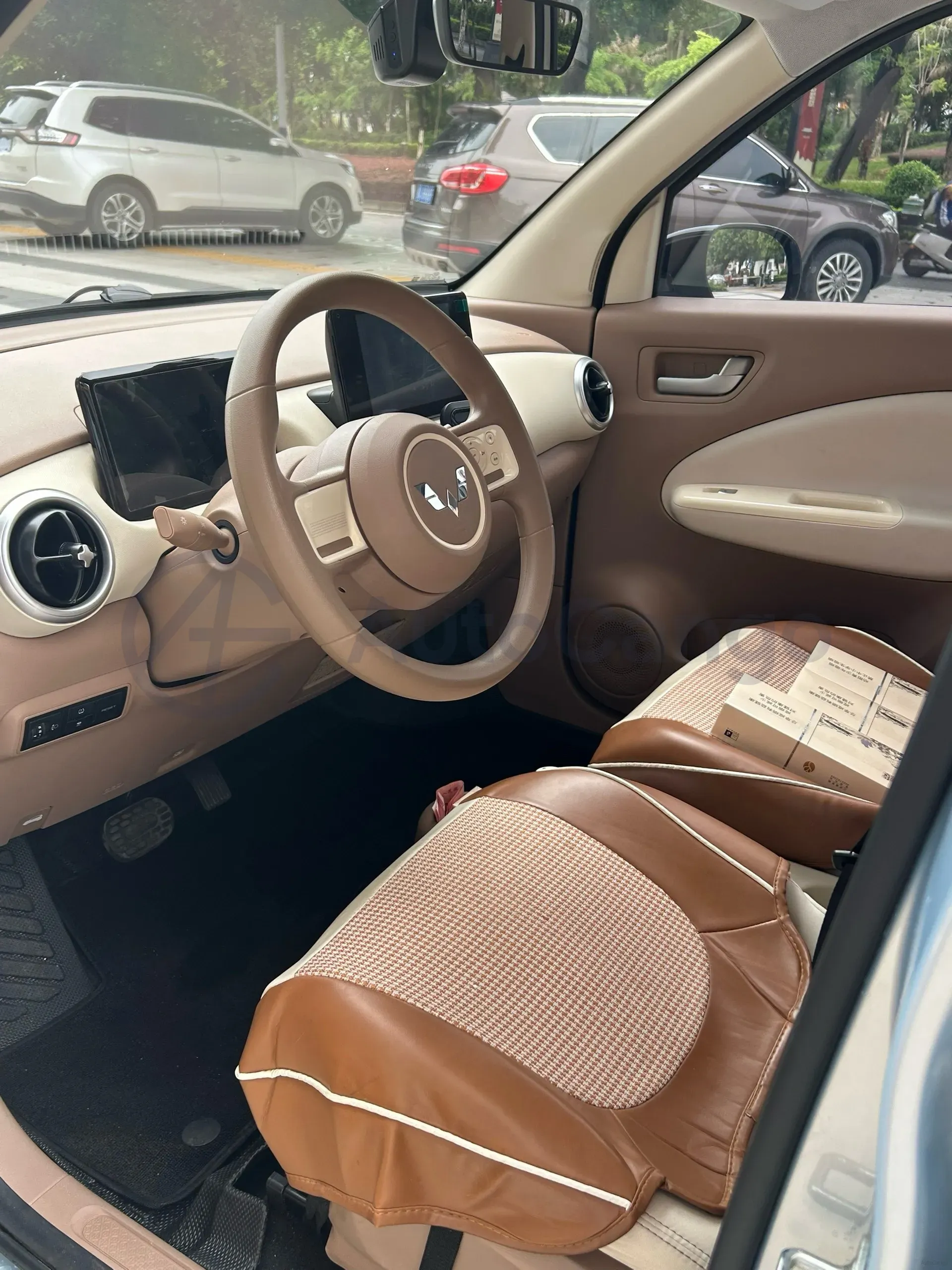 2025 WuLing HongGuang MINI EV BEV 16.2KWH,autocango,china used car exporter,china ev exporter,chinese used car exporter,chinese used ev exporter